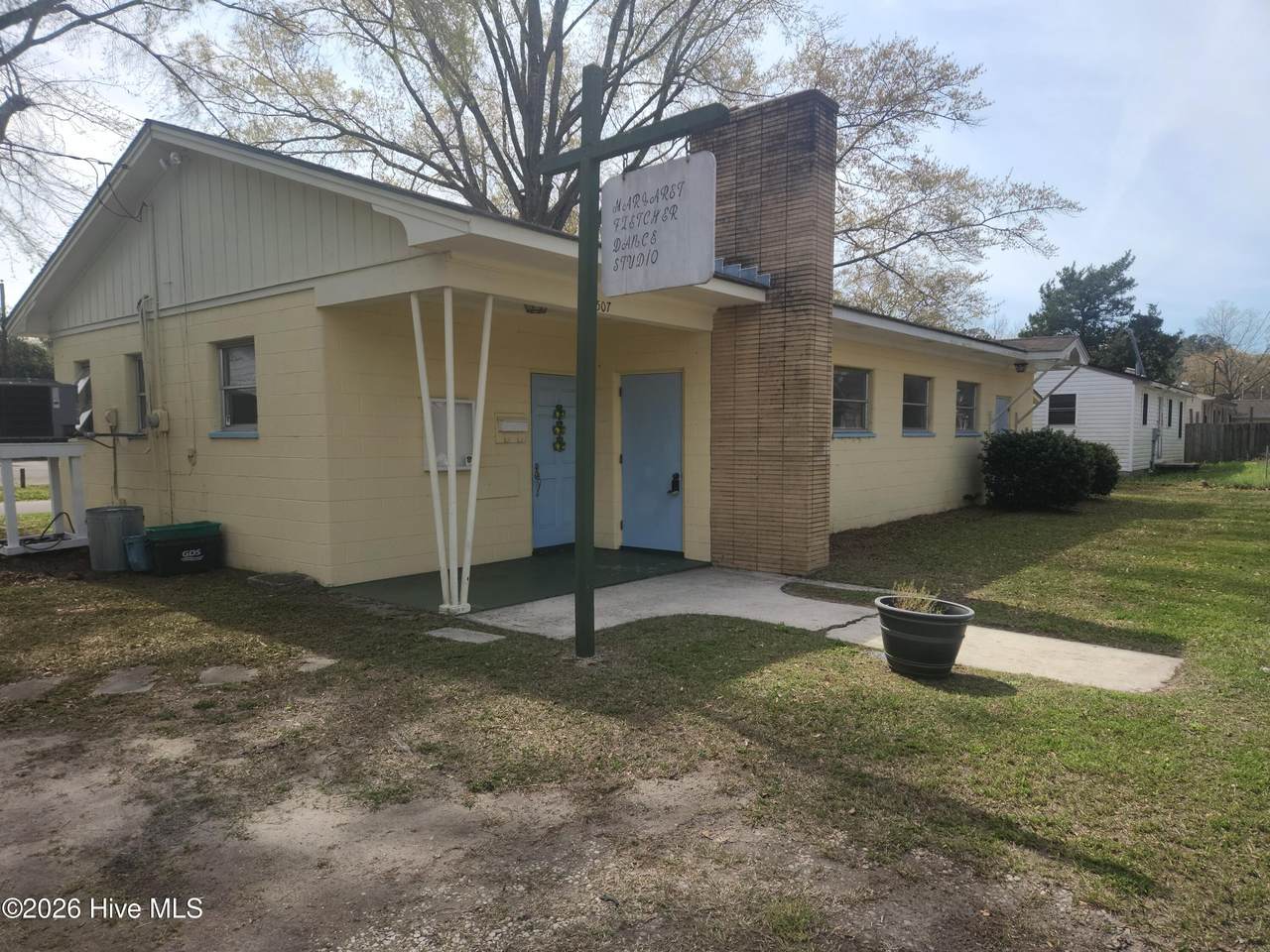507 Contentnea Avenue - Photo 1