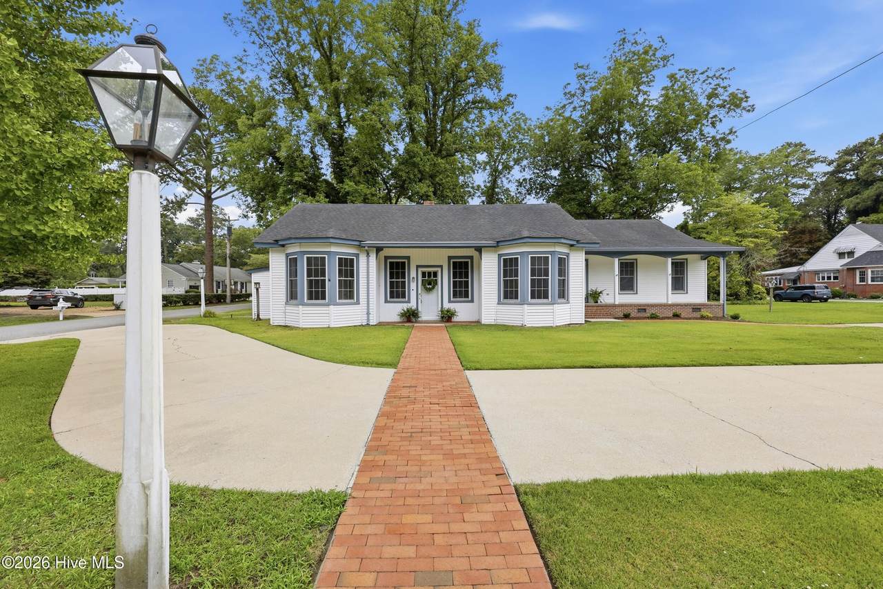 1615 Parkview Drive - Photo 1