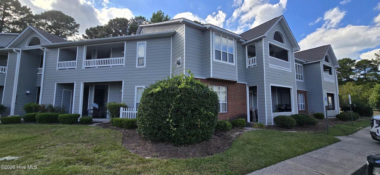 108 Breezewood Drive - Photo 1