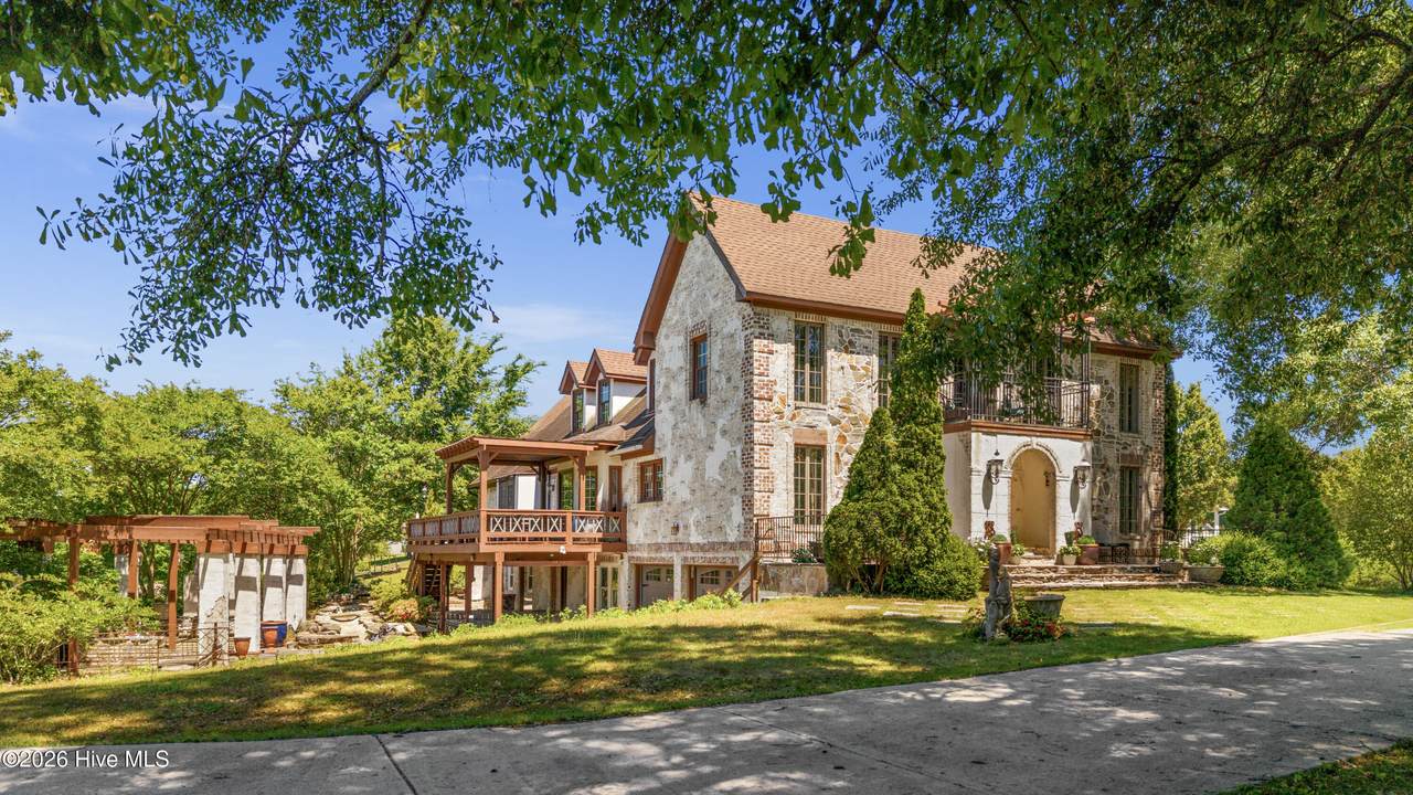 201 Winding Creek Road - Photo 1