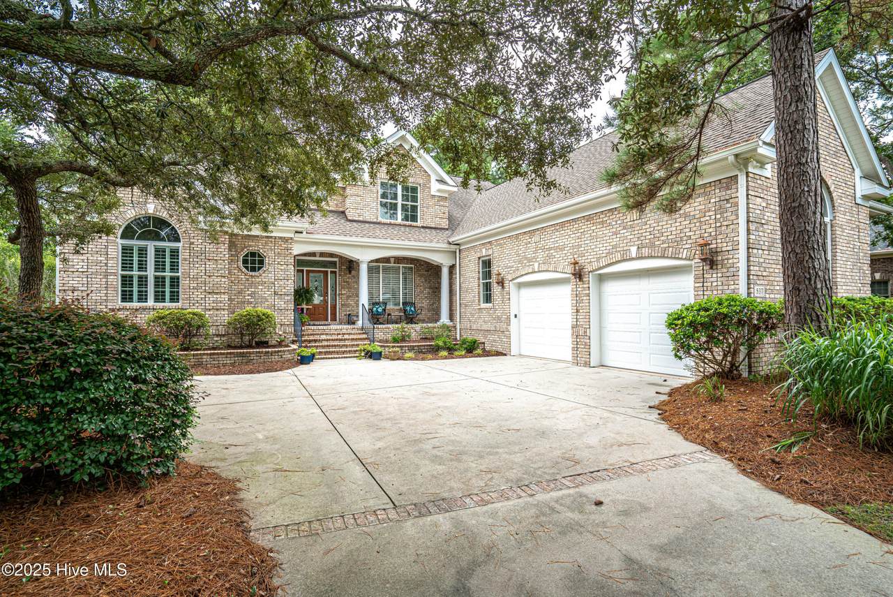537 Gladstone Circle - Photo 1
