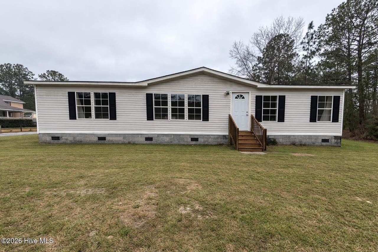 1145 Queens Way - Photo 1
