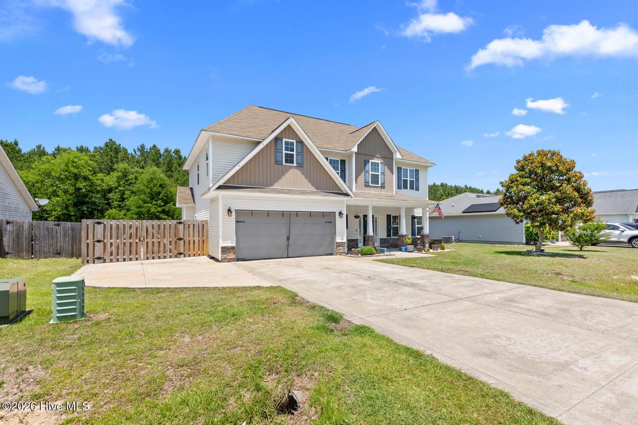 124 Braeburn Boulevard - Photo 1