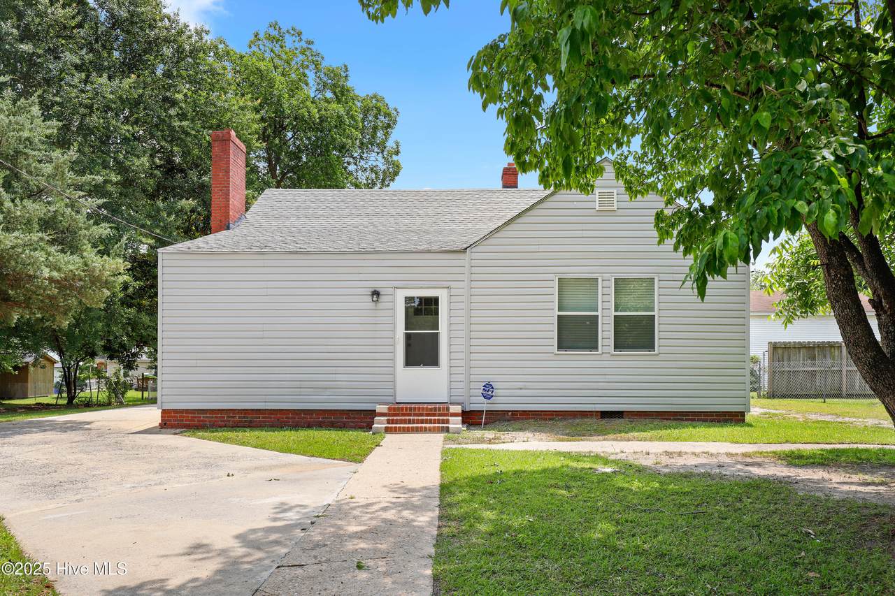 214 Arlington Circle - Photo 1