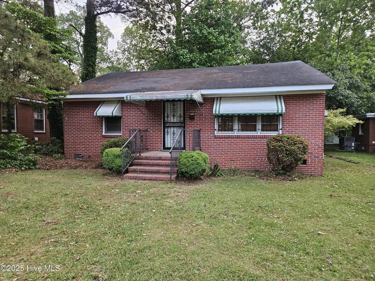 704 Pine Street - Photo 1