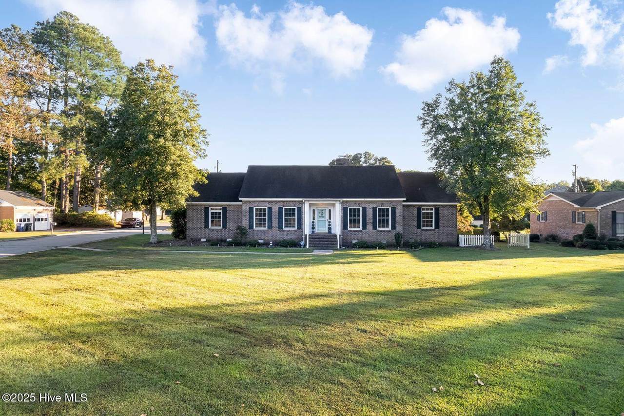 1101 Queen Street - Photo 1