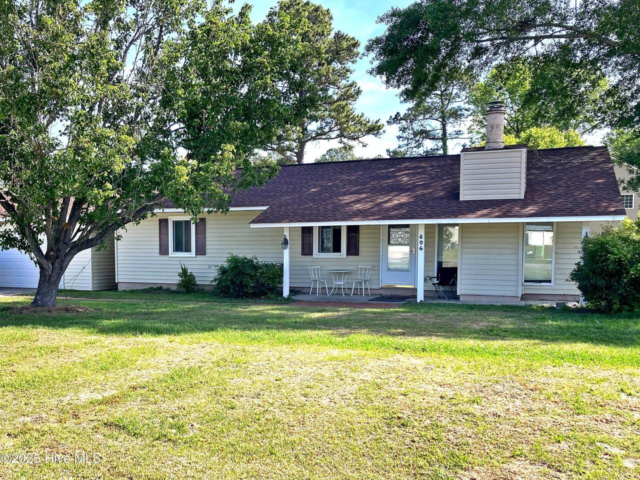 806 Fox Street - Photo 1