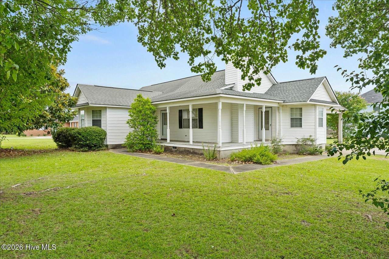 102 Trafalgar Drive - Photo 1
