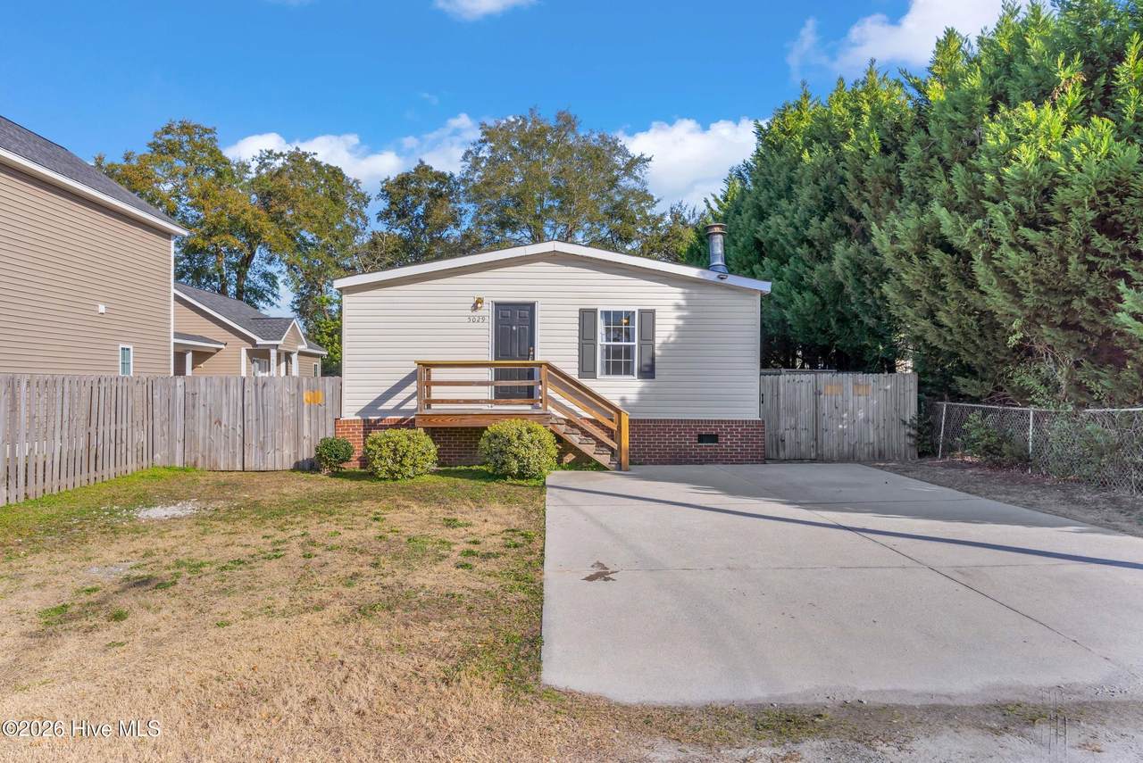 5029 Peachtree Avenue - Photo 1