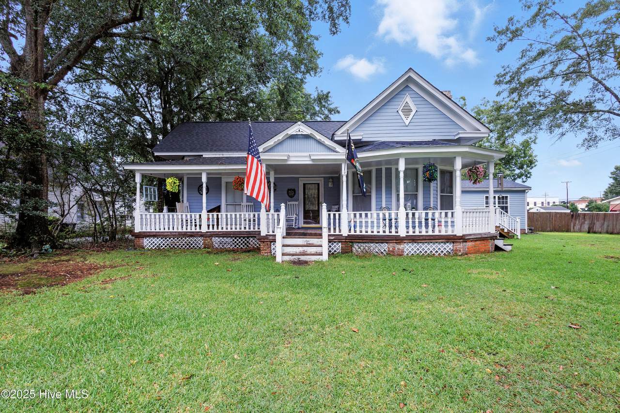 207 Walker Street - Photo 1