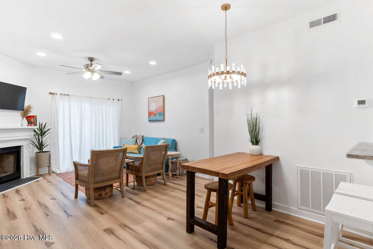 4220 Wilshire Boulevard - Photo 1