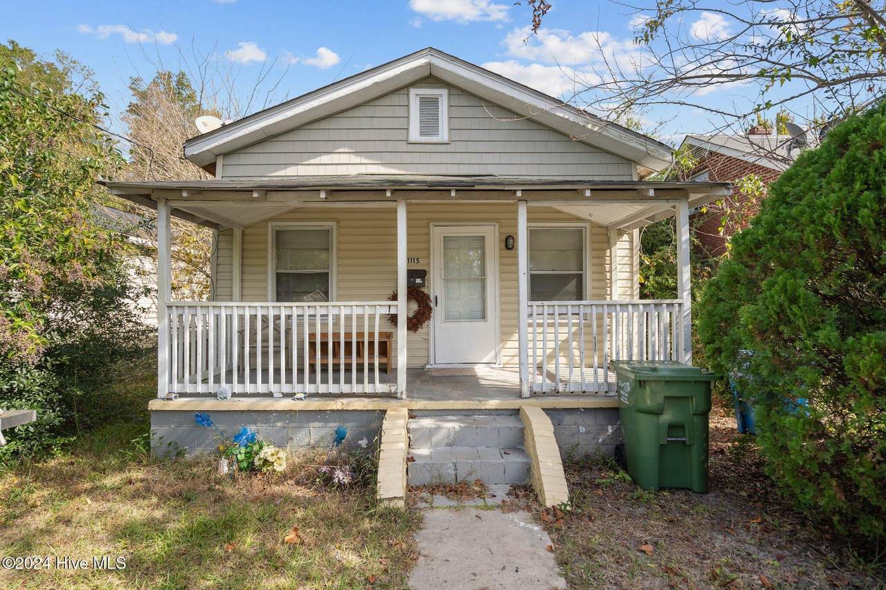 1115 6th Street - Photo 1