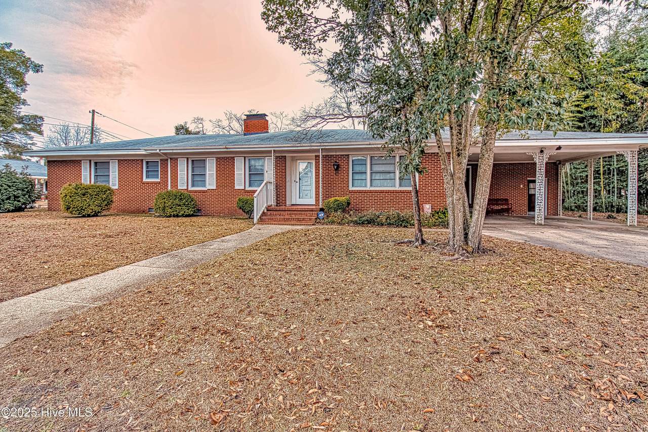 100 Pineview Avenue - Photo 1
