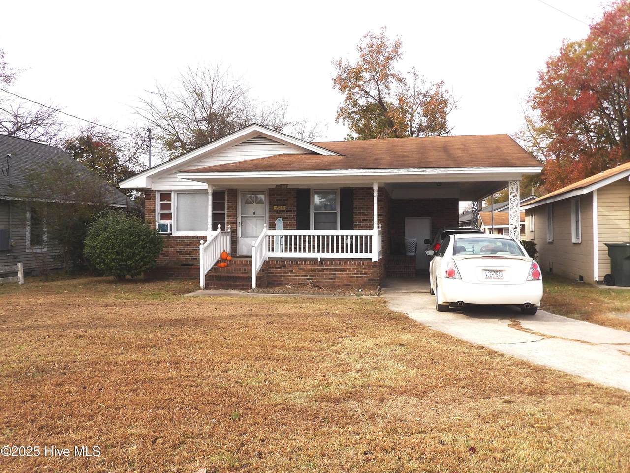 714 Pender Street - Photo 1