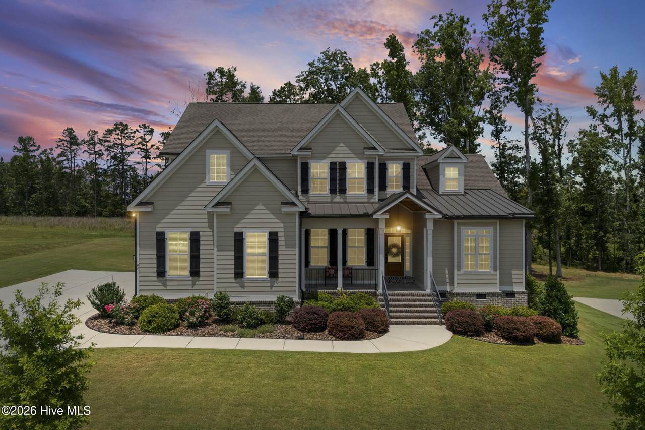 621 Darien Drive - Photo 1
