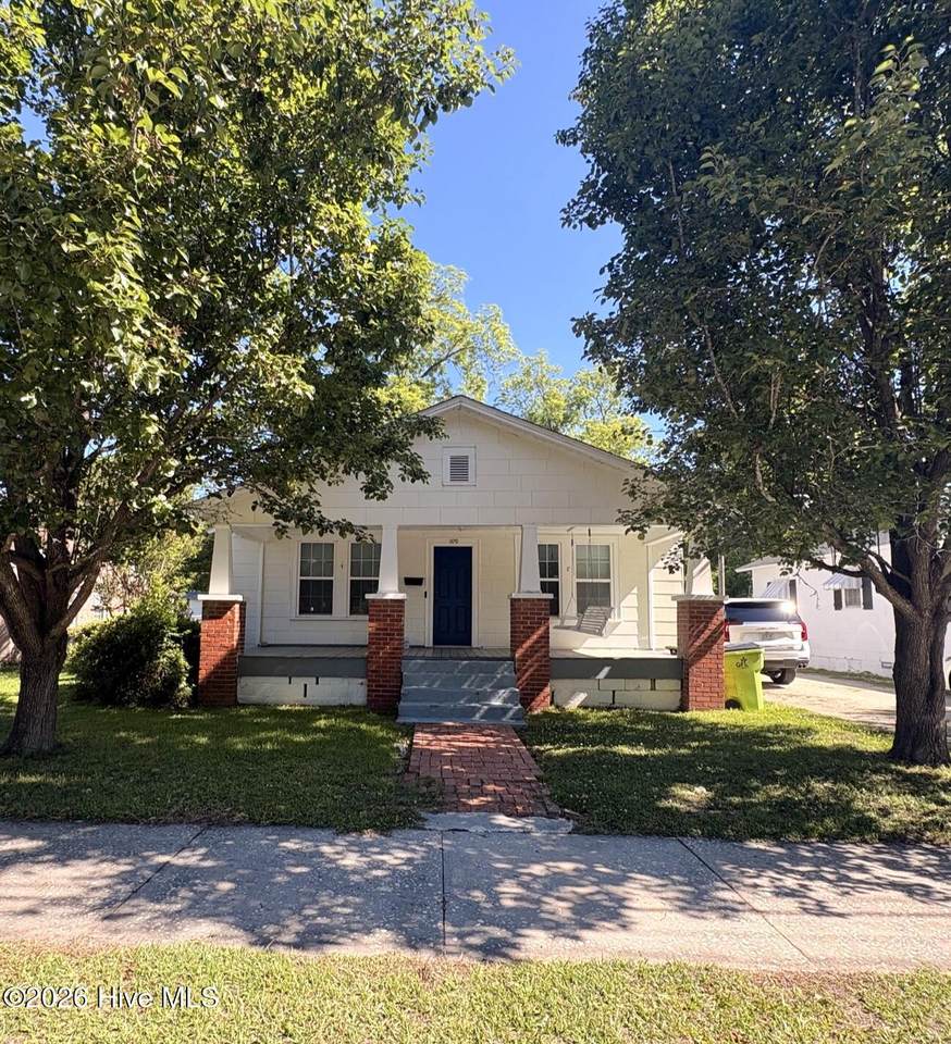 109 Calhoun Street - Photo 1
