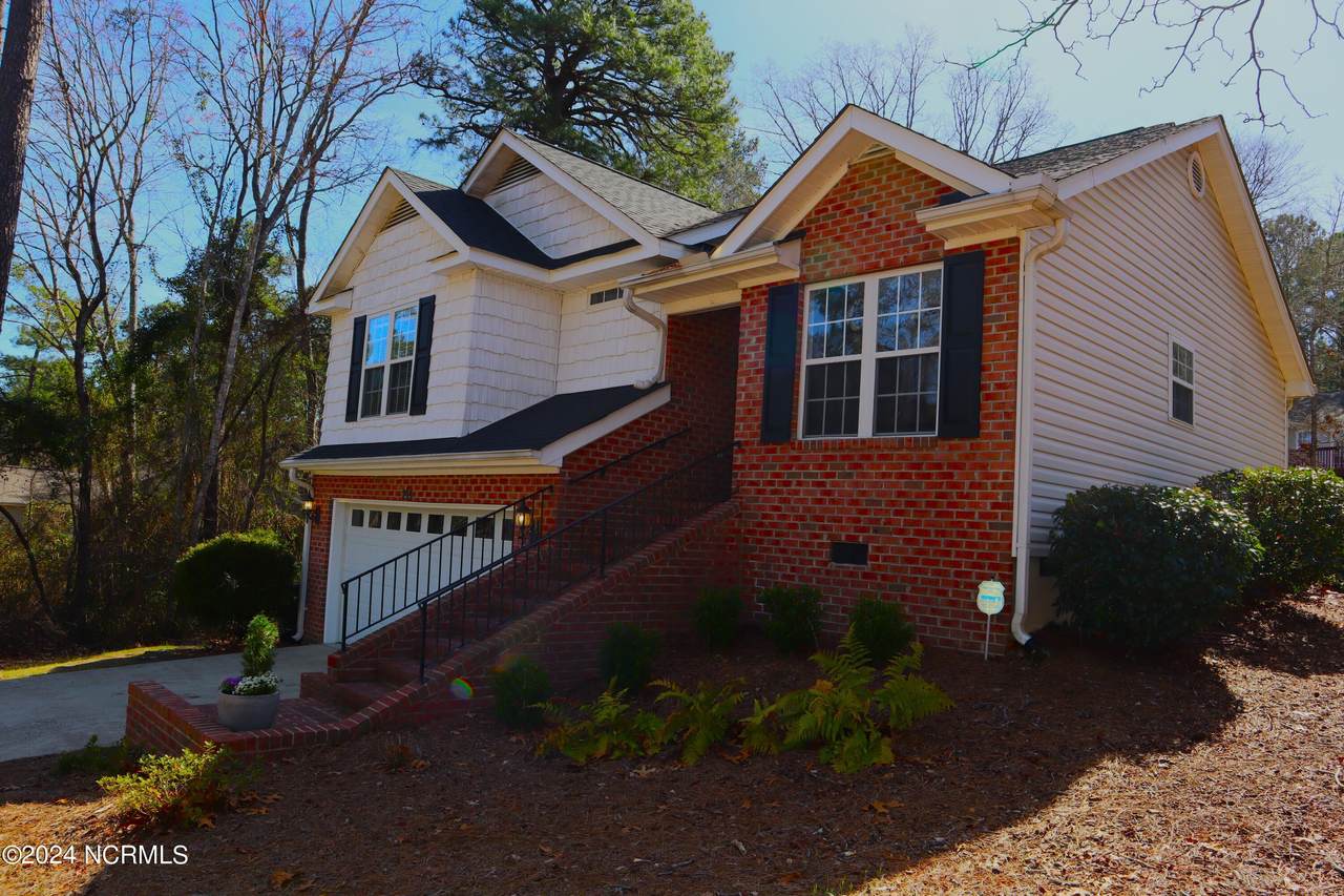 295 Sandhills Circle - Photo 1