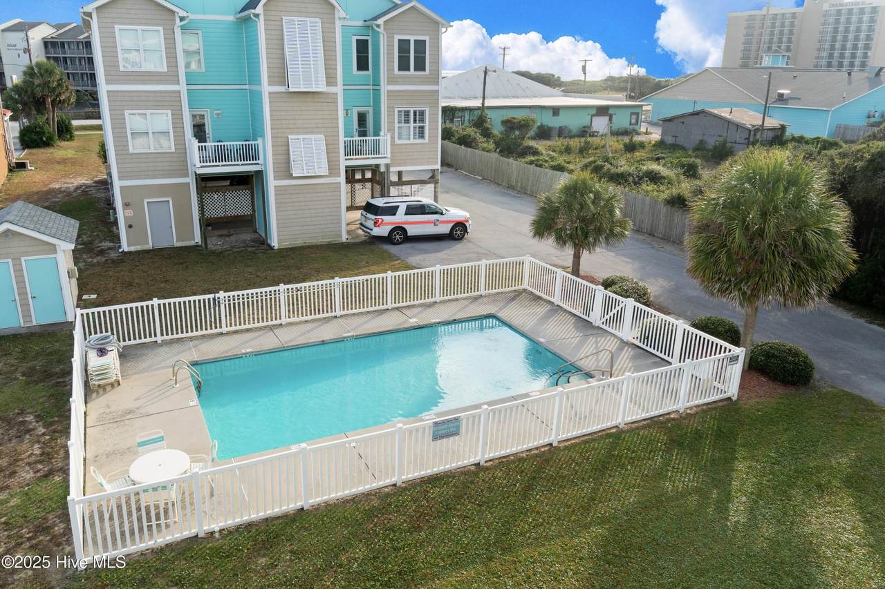 105 Beachwood Drive - Photo 1