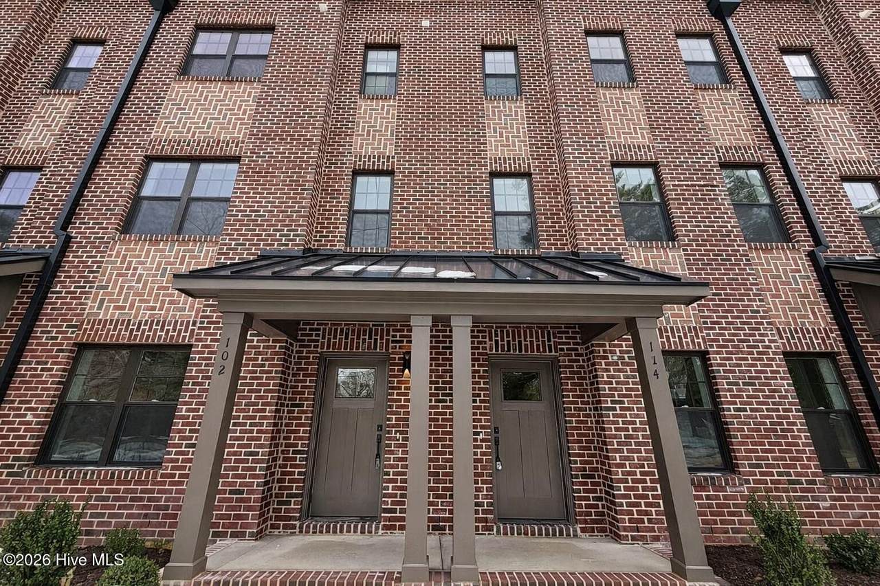 102 Lexington Lane - Photo 1