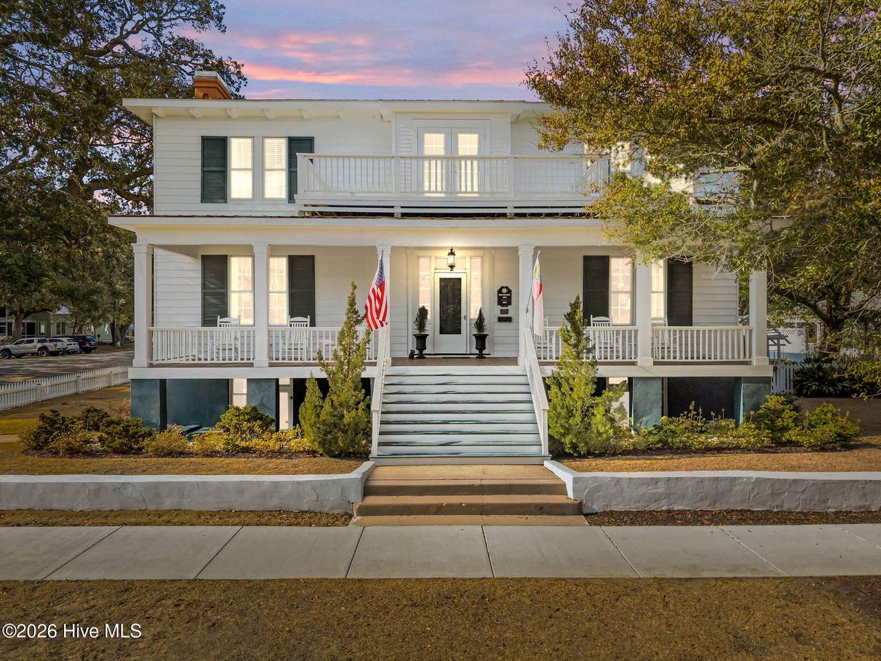301 Bay Street - Photo 1
