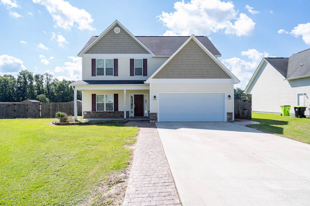 202 Suzie Court - Photo 1