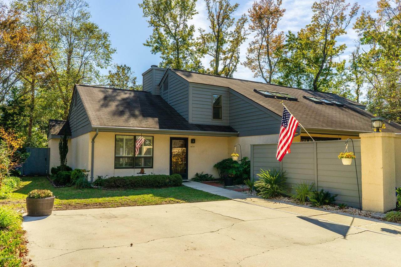 1434 Villa Place - Photo 1