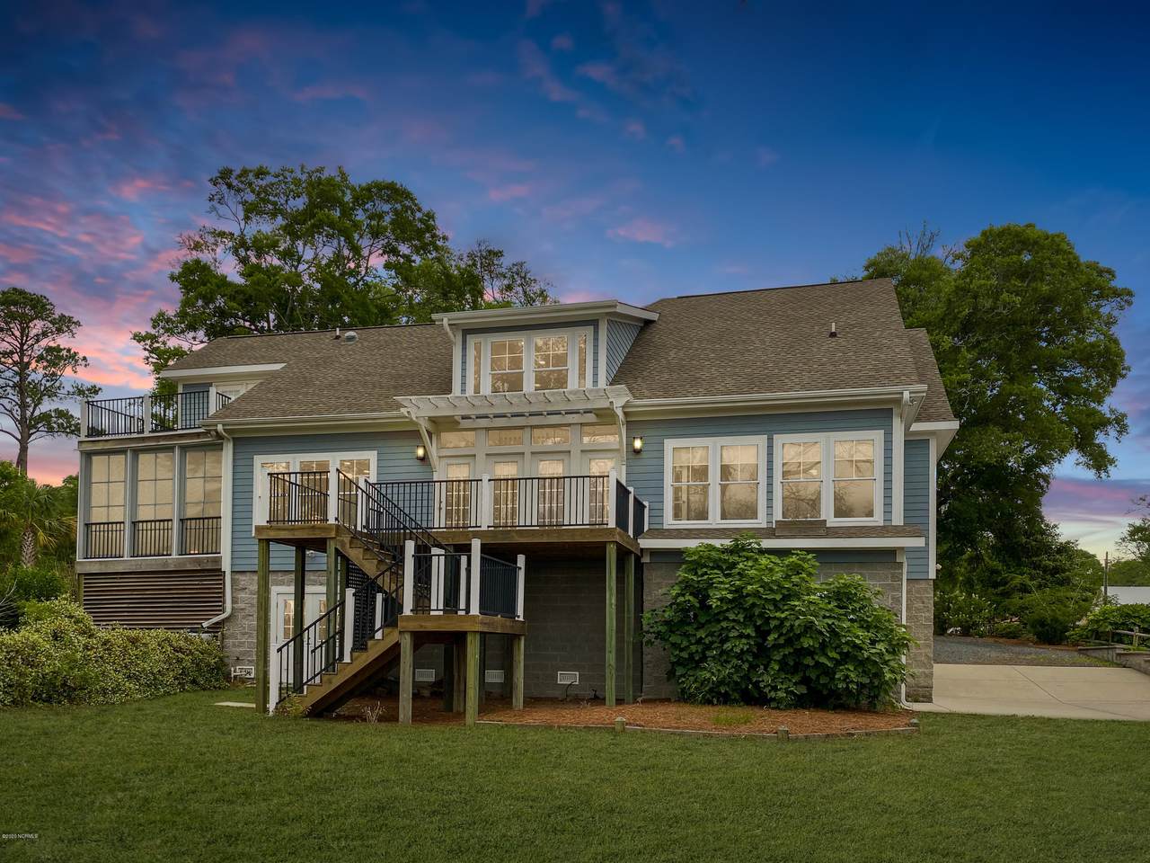218 Shoreline Drive - Photo 1