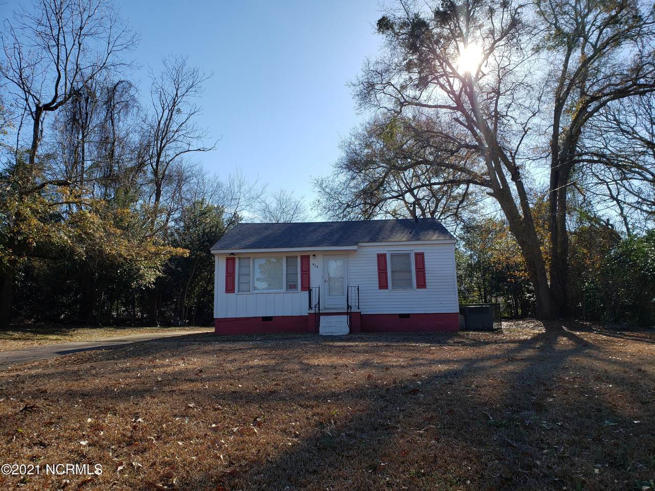 829 Varsity Drive - Photo 1