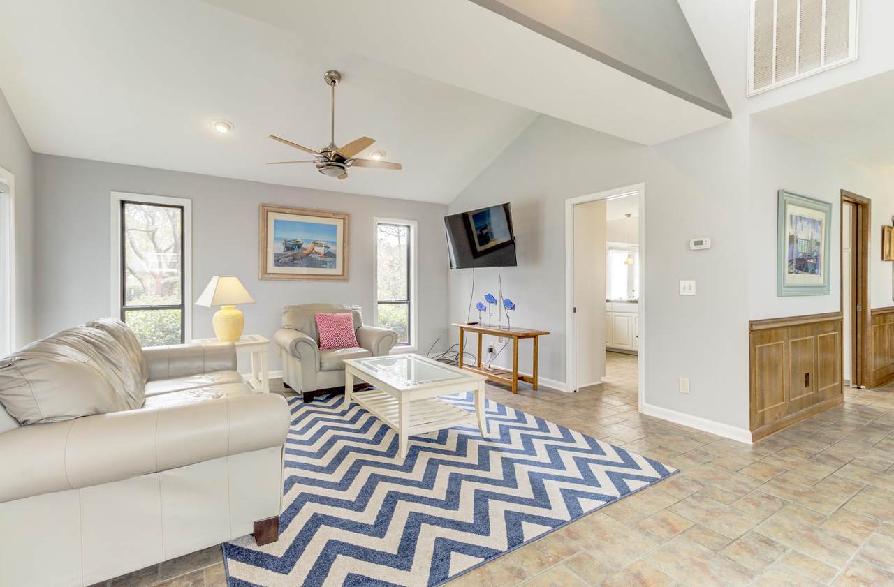 2131 Gloucester Place - Photo 1