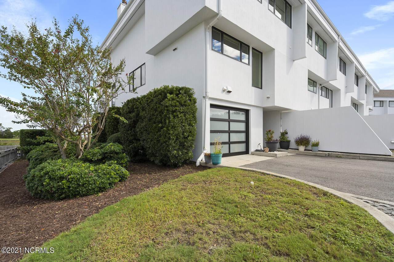 5433 Marina Club Drive - Photo 1