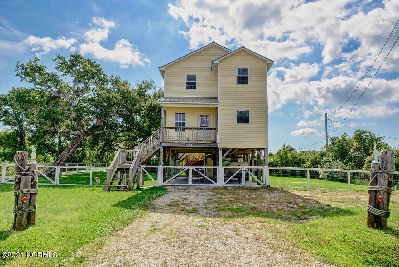 824 Island Road - Photo 1