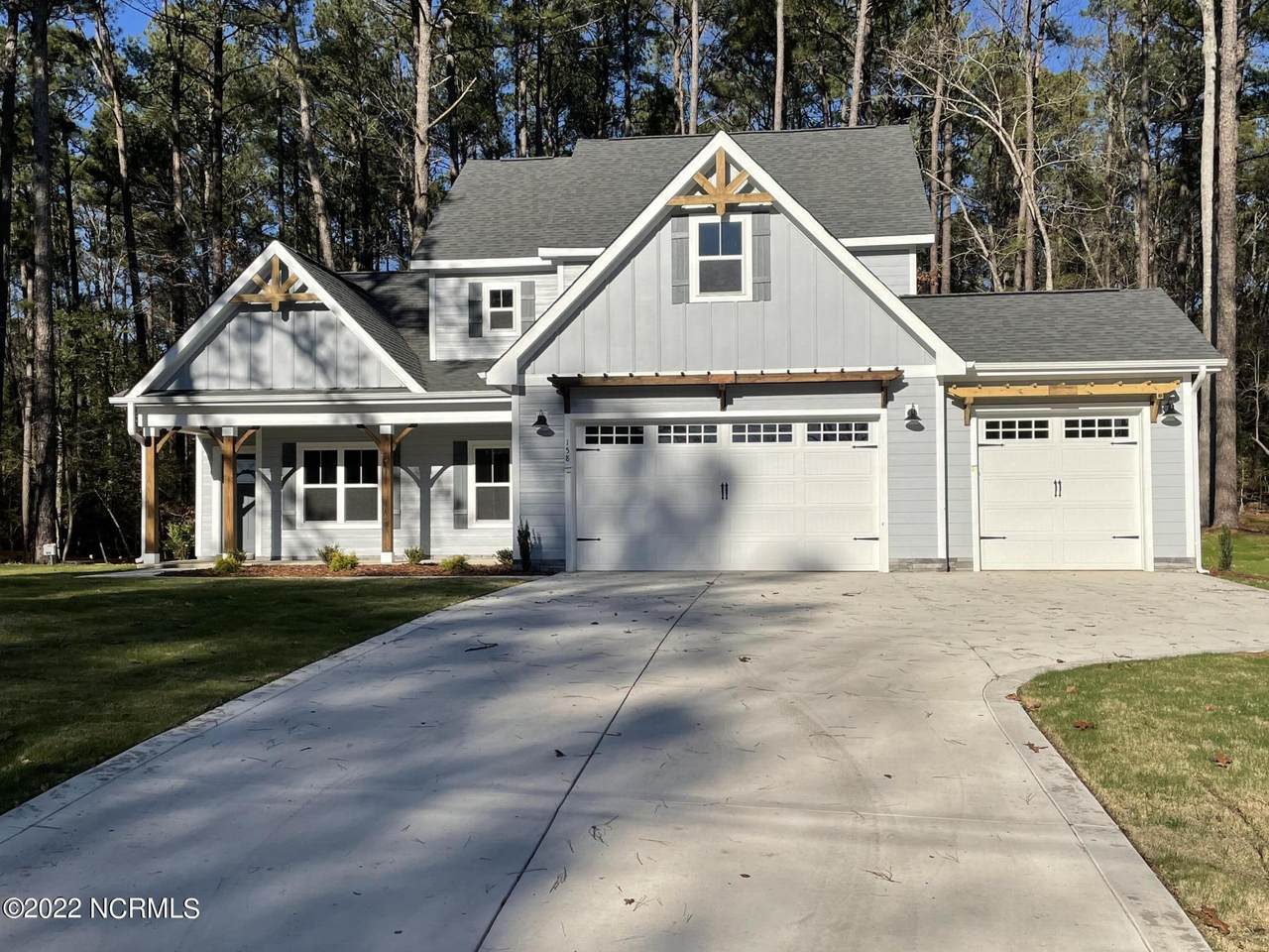 158 Lakeview Drive - Photo 1