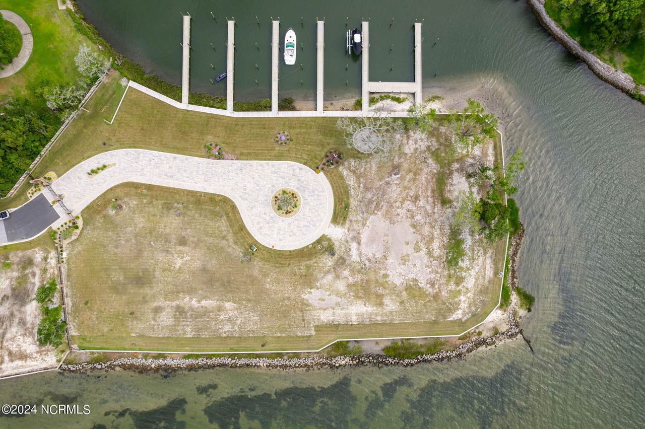 4717 S Shore Drive, Morehead City, NC 28557 (MLS 100298611) Linda