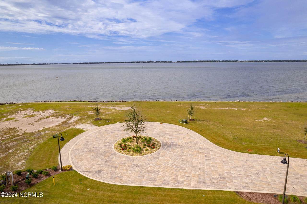 4717 S Shore Drive, Morehead City, NC 28557 (MLS 100298611) Linda