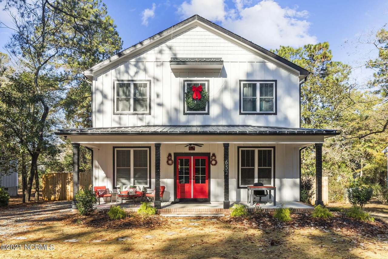 652 Ashe Street - Photo 1