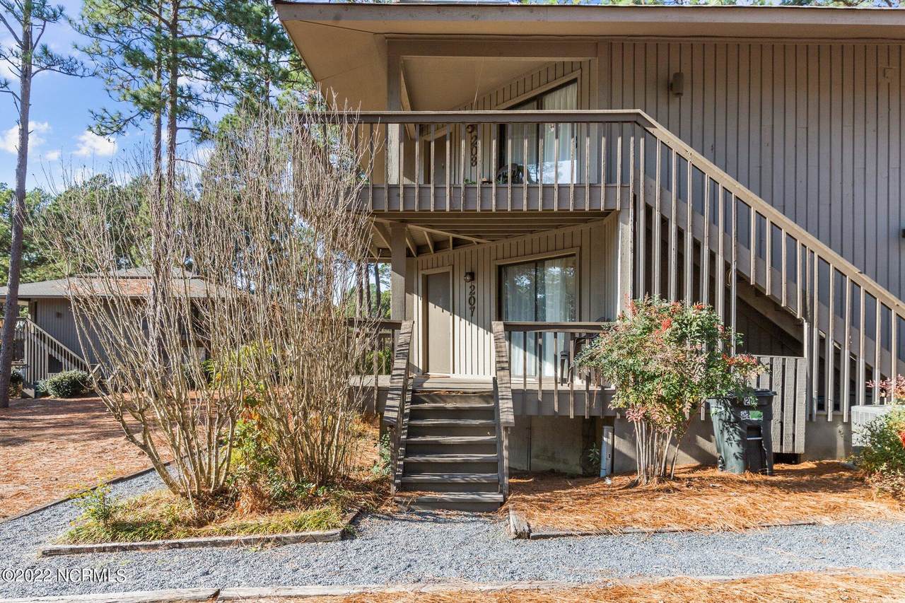 207 Foxkroft Drive - Photo 1