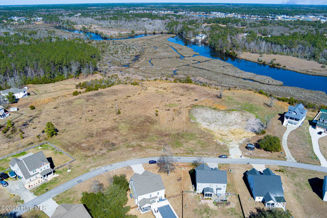 113 Camelot Drive - Photo 1
