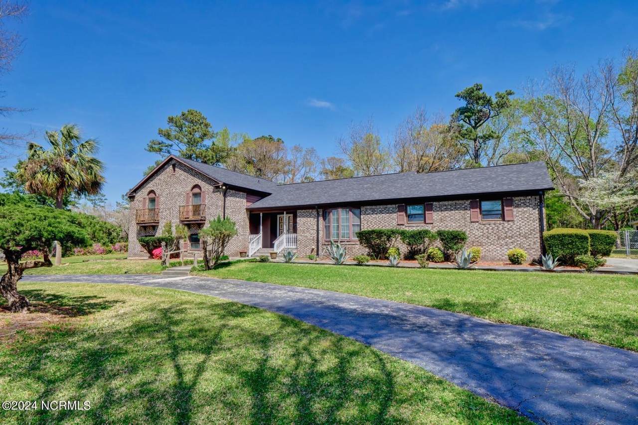 417 Edgewater Club Road - Photo 1