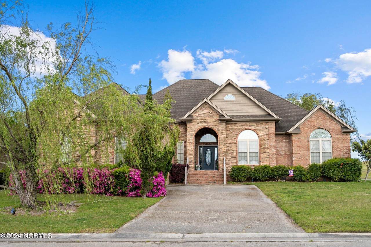 986 Highlands Drive - Photo 1