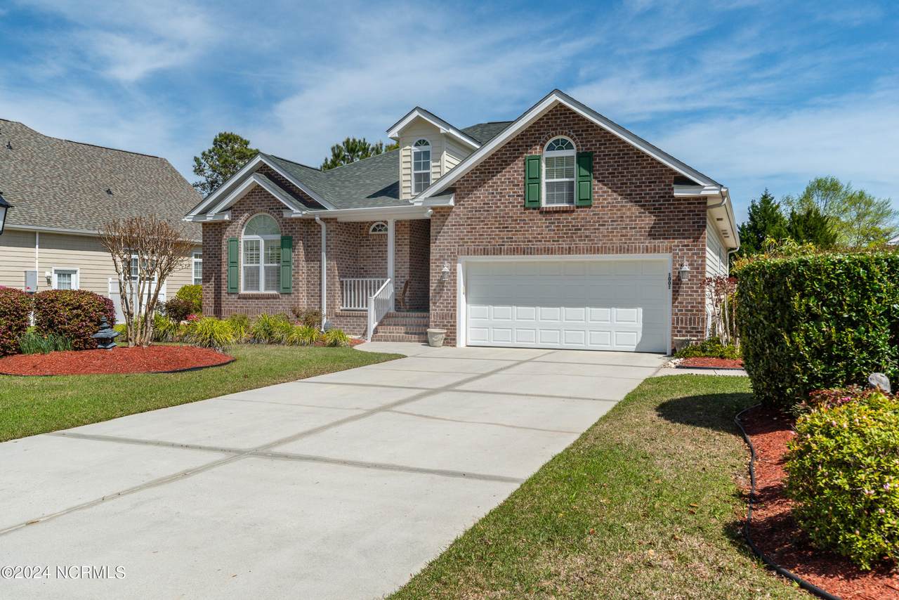 1002 Montgomery Court - Photo 1