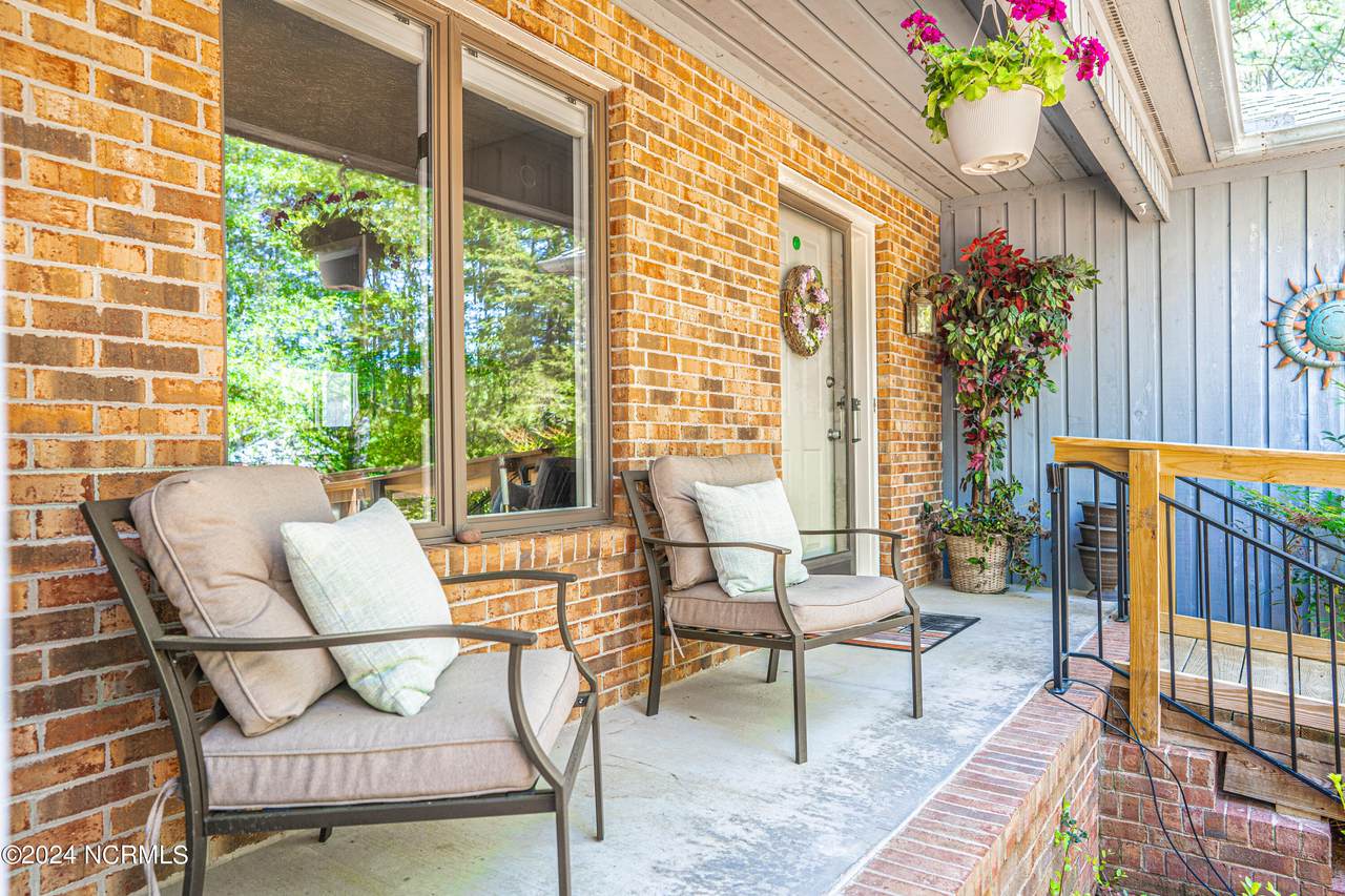 4 Apawamis Place - Photo 1