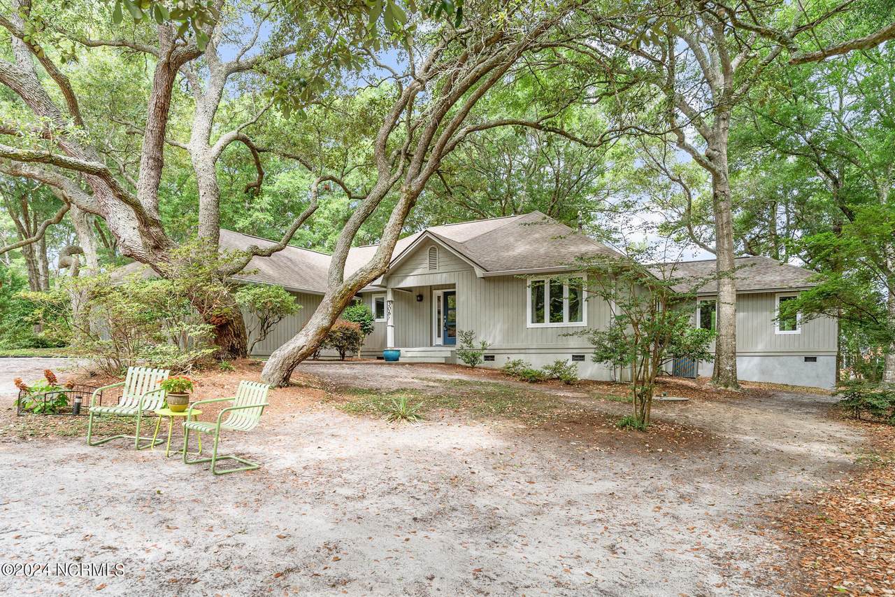 306 Camellia Court - Photo 1