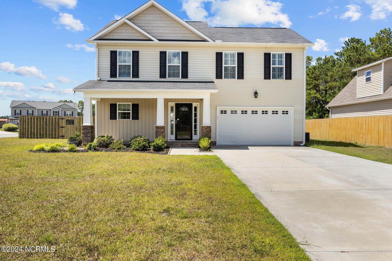 401 Saratoga Lane - Photo 1