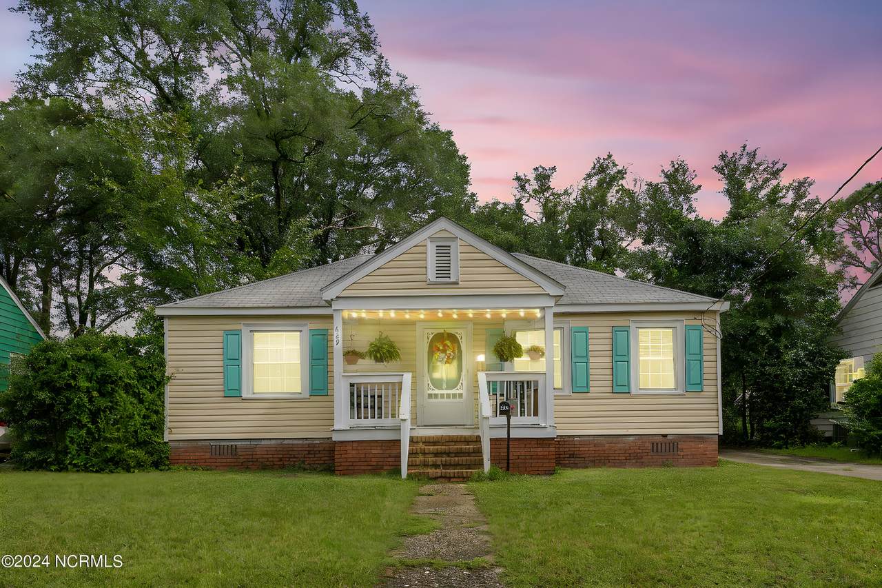 629 Woodlawn Avenue - Photo 1