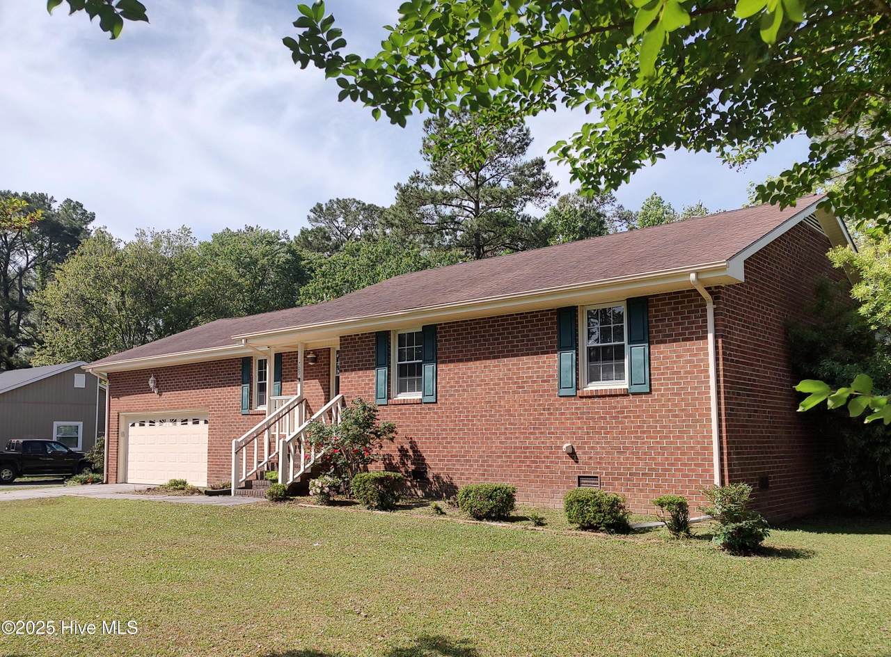 709 Plantation Drive - Photo 1