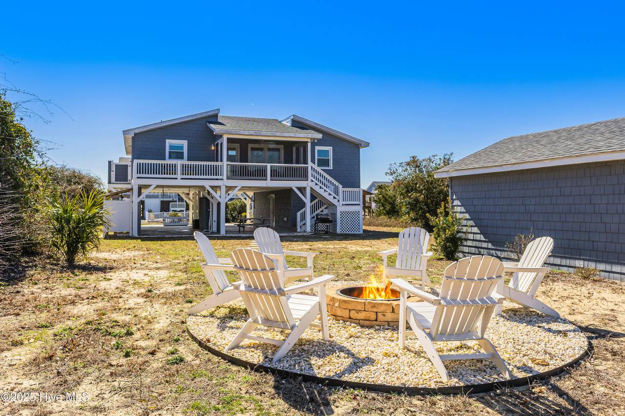 2004 Pelican Drive - Photo 1