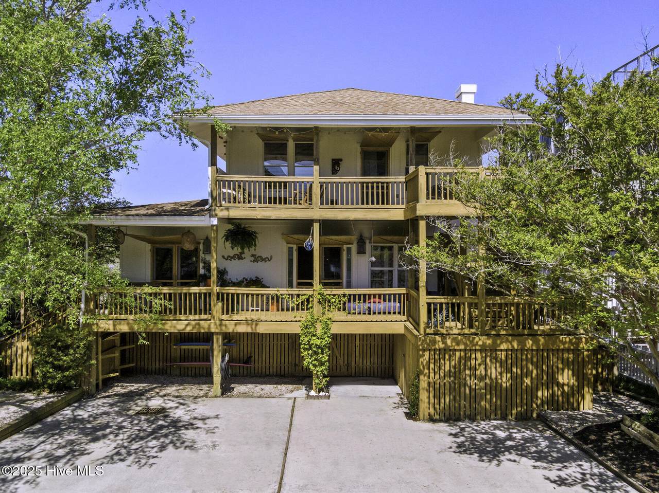 511 Channel Drive - Photo 1