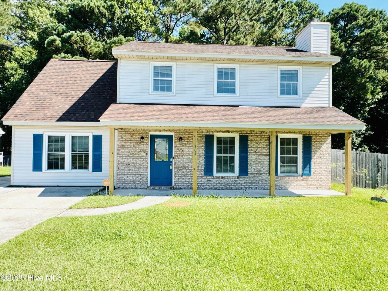 304 Pebble Lane - Photo 1