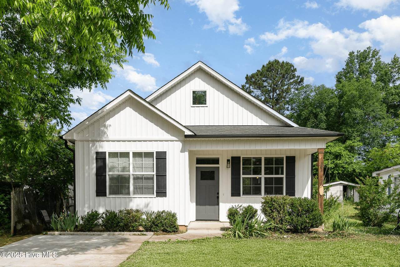 303 Godwin Street - Photo 1