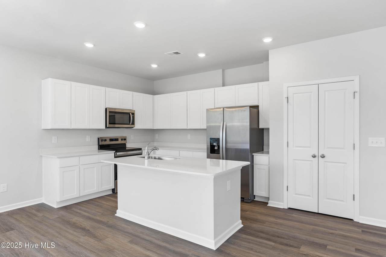 509 Sandy Hollow Drive - Photo 1